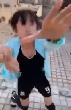 蓝衣女孩爆料视频播放在线观看,揭秘事件真相，在线观看不容错过  第2张